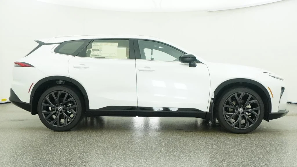 New 2026 Oxygen White Toyota Limited image 13