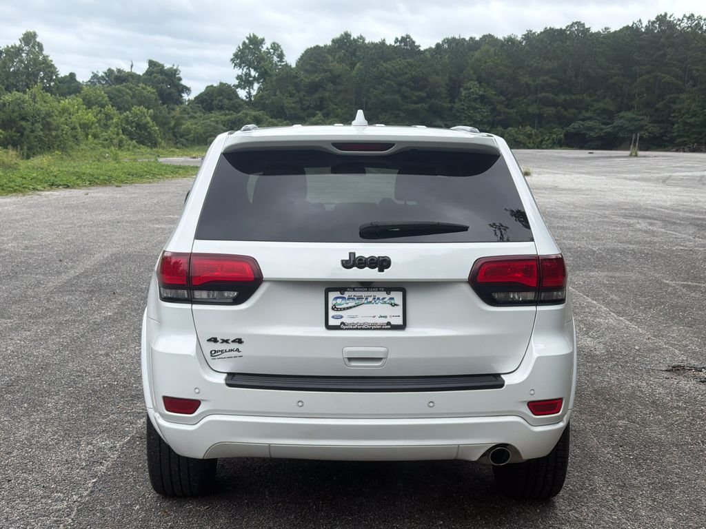 Used 2021 White Jeep Laredo X image 18