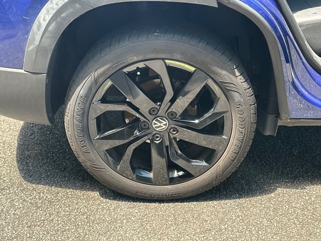 Certified Used 2022 Blue Volkswagen 1.5T SE image 13