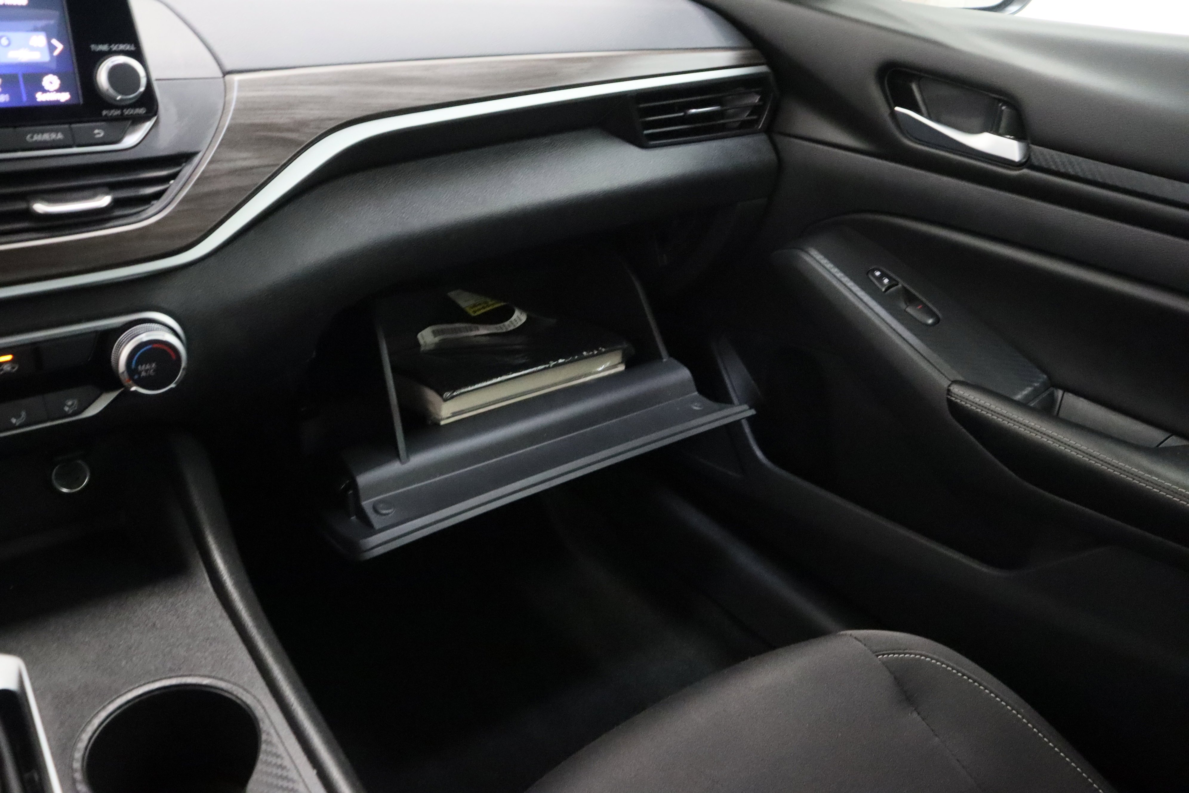 2025 Nissan Altima SV - Photo 23