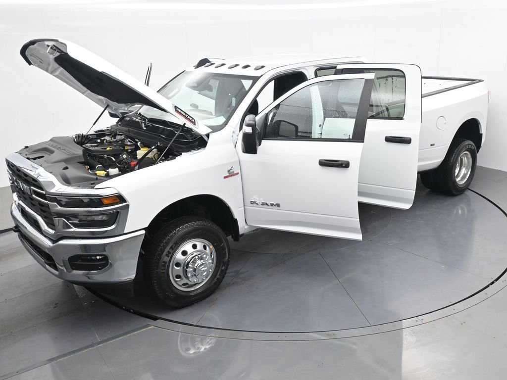 New 2026 Bright White Clear-Coat Exterior Paint RAM Big Horn image 44