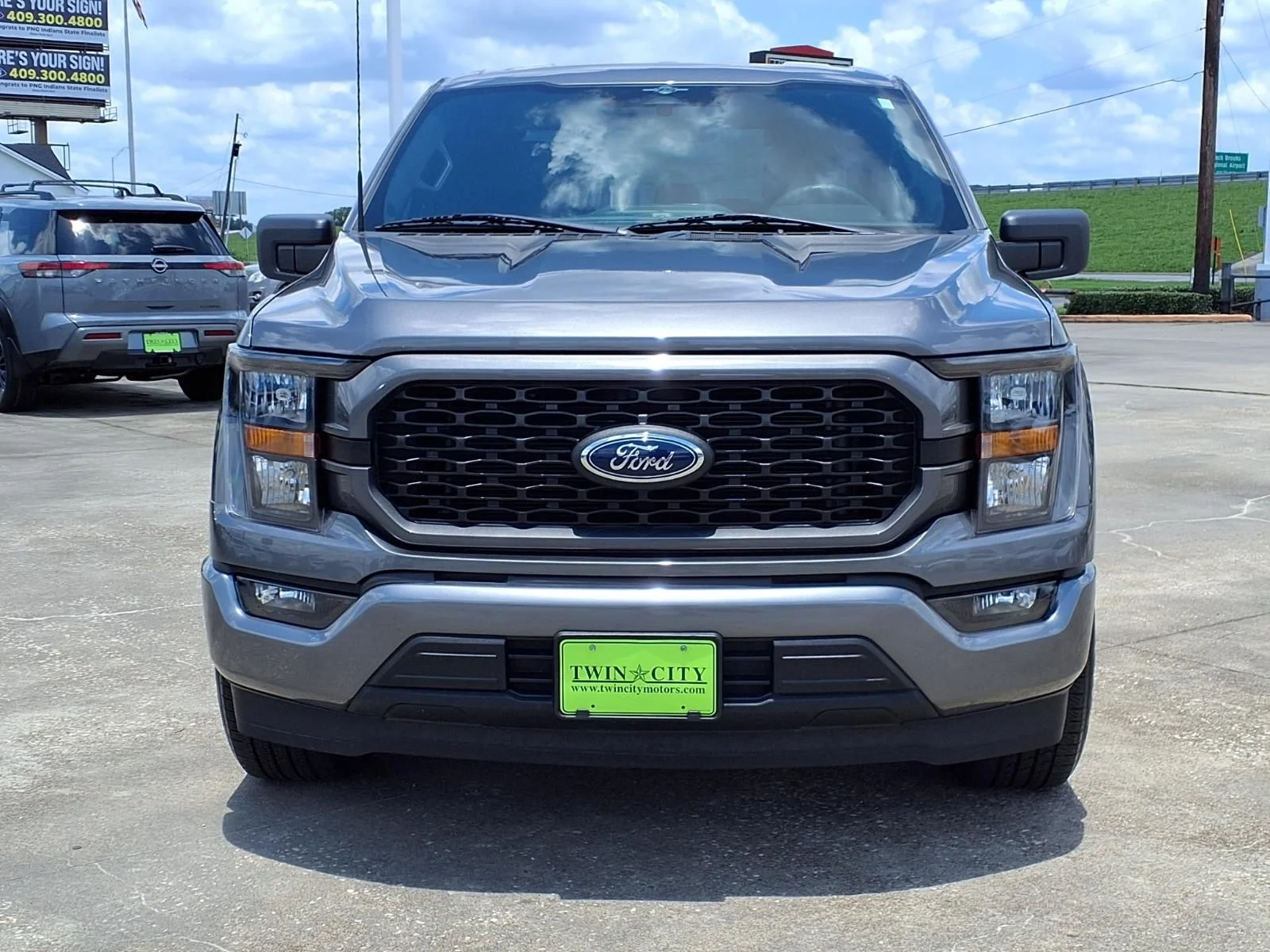 Used 2023 Gray Ford XL image 3