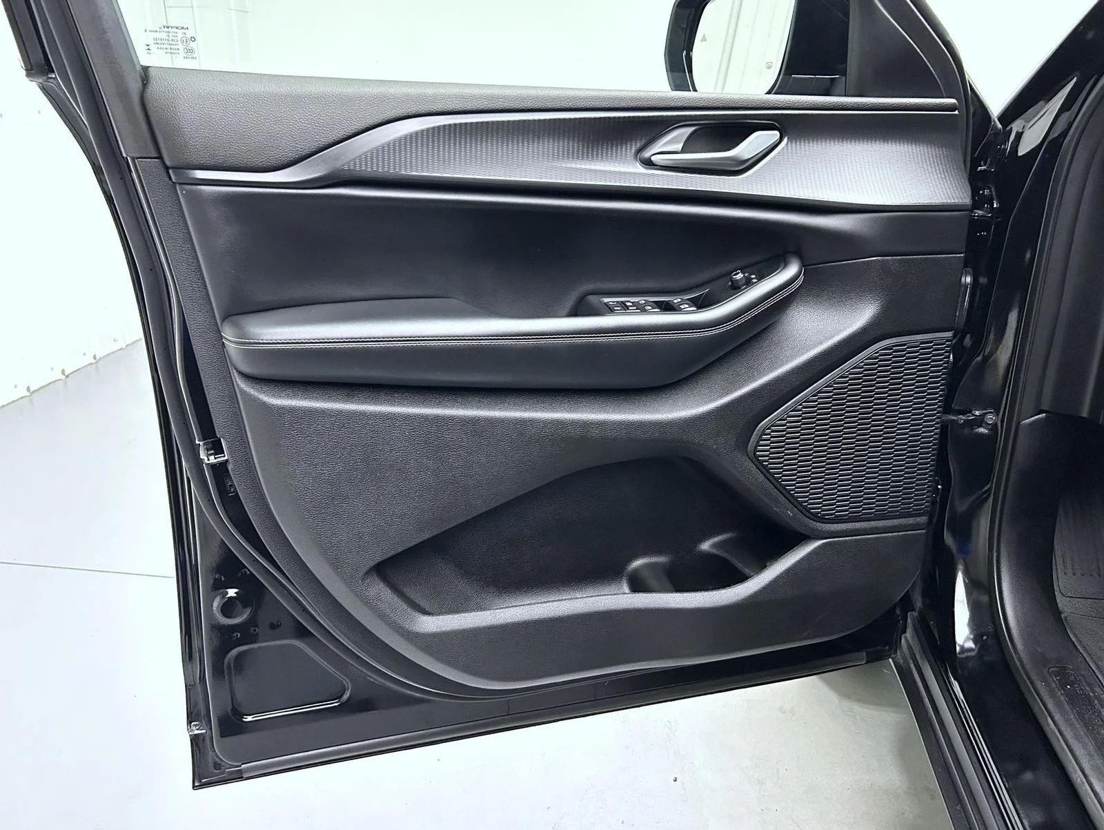 Used 2023 Black Jeep Altitude X image 9