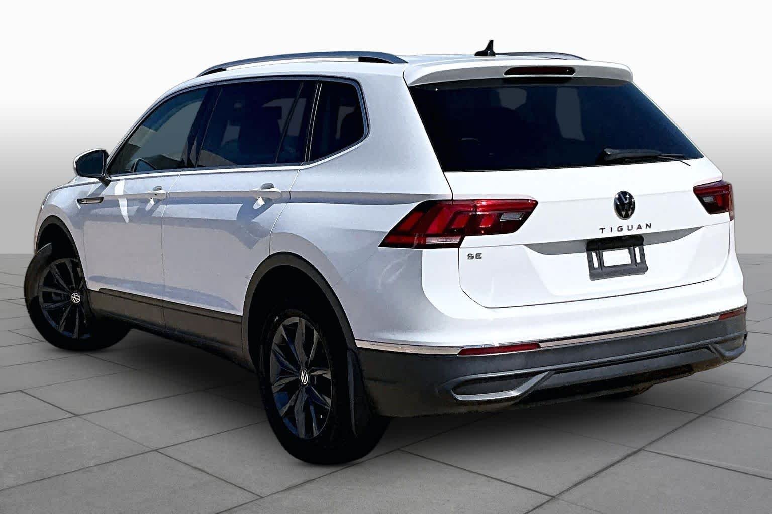 Used 2022 Pure White Volkswagen SE image 11