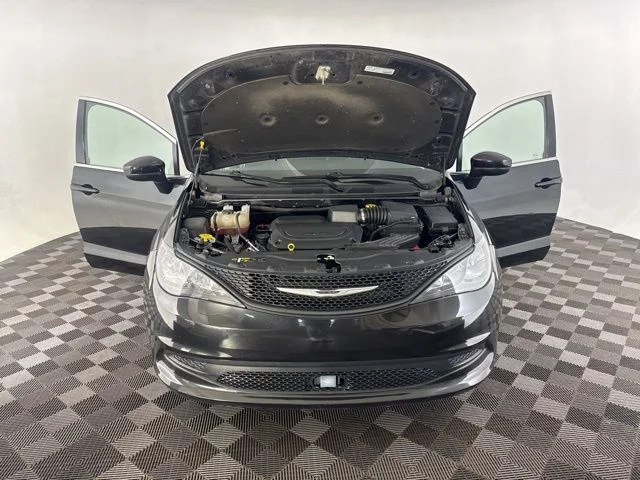 Used 2023 Black Chrysler LX image 11