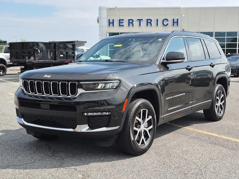 Used 2024 Rocky Mountain Pearlcoat Jeep Limited image 2