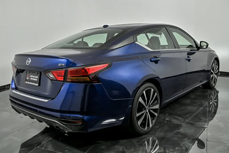 2022 Nissan Altima SR - Photo 9