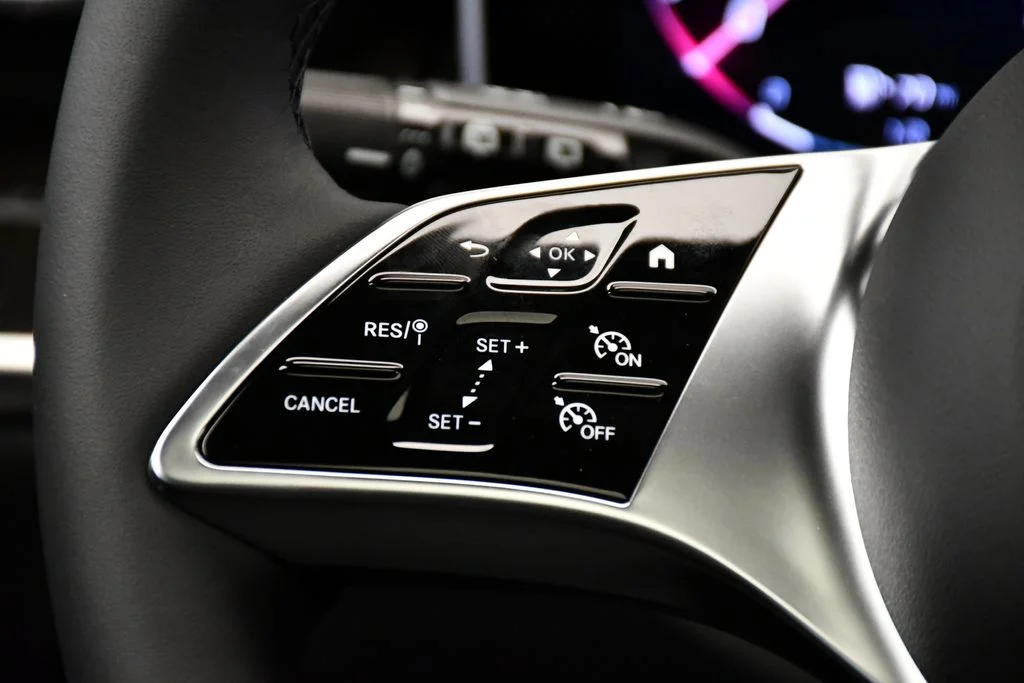 New 2026 Polar White Mercedes-Benz GLC 300 image 23