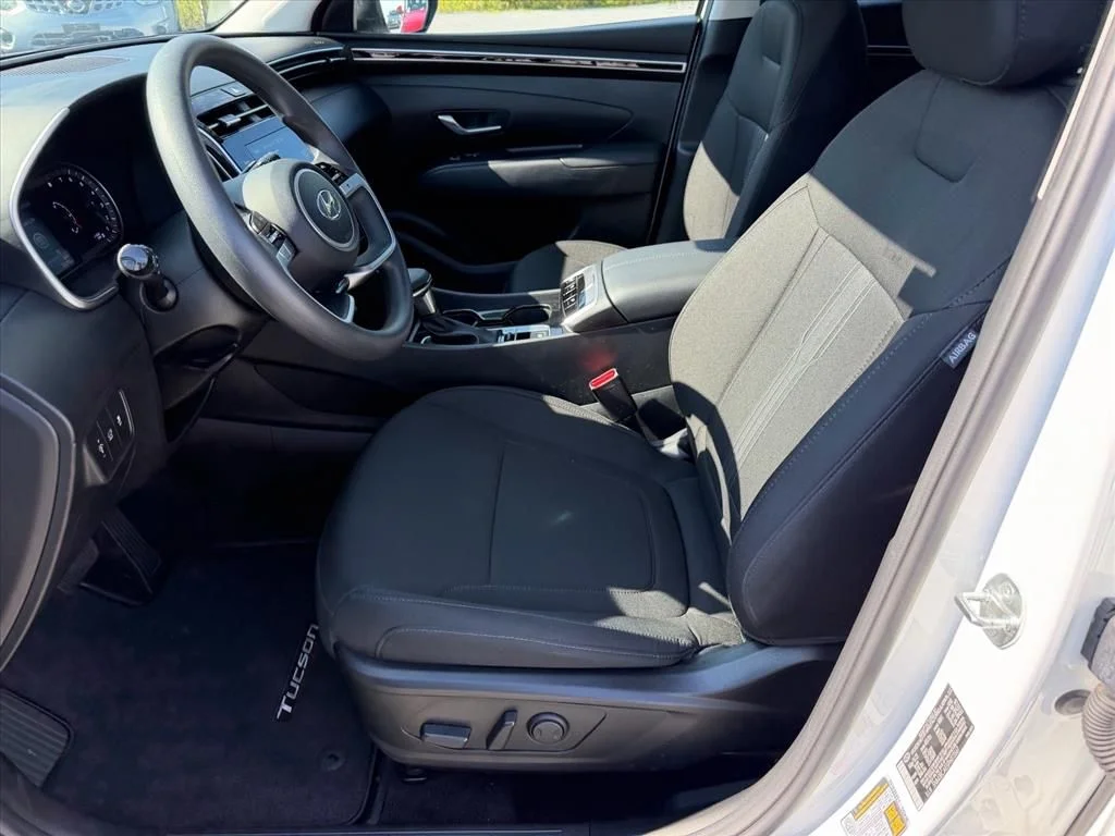 Used 2023 White Hyundai SEL image 8