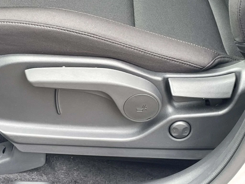 New 2026 Silver Hyundai SE image 18