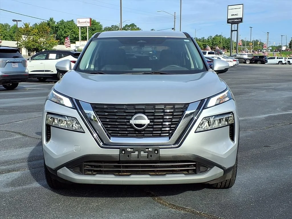 Used 2022 Silver Nissan SV Intelligent AWD image 2