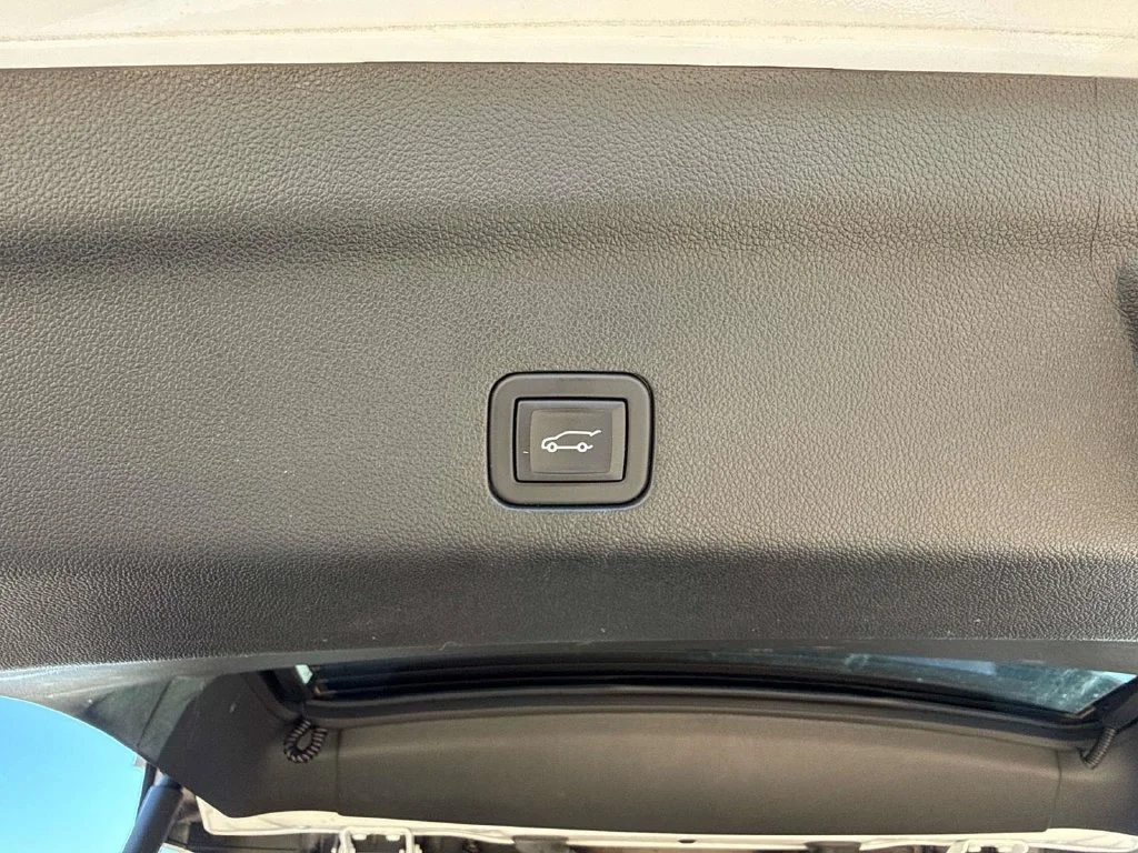 Used 2024 White Chevrolet Premier image 13