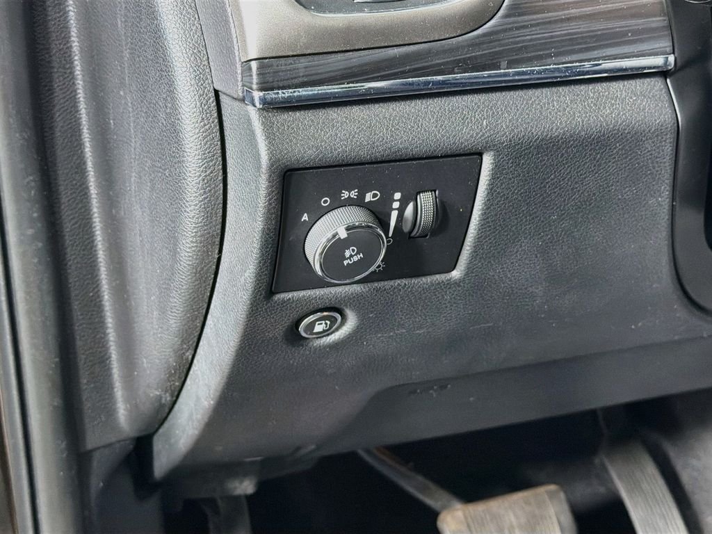 Used 2020 Black Jeep Limited image 10