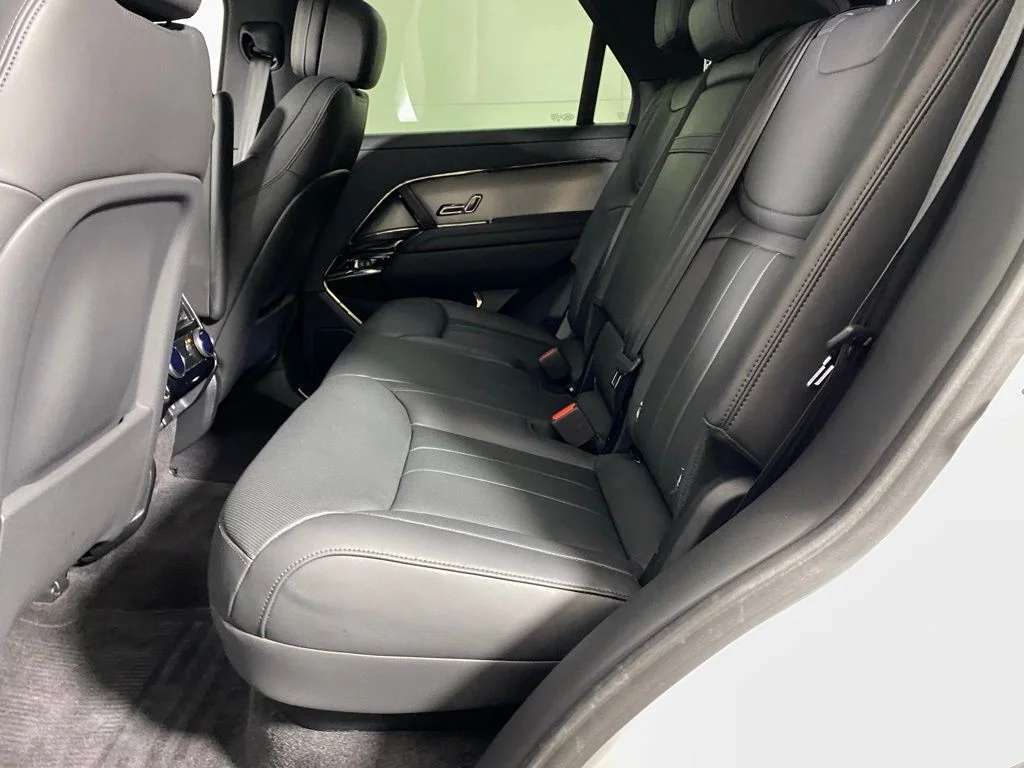 Used 2023 Fuji White Land Rover SE image 25