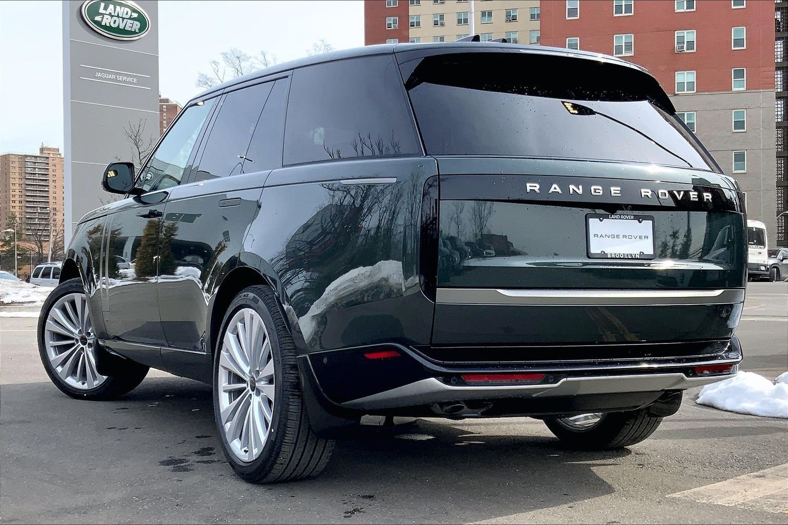 New 2026 Belgravia Green LAND ROVER SE image 12