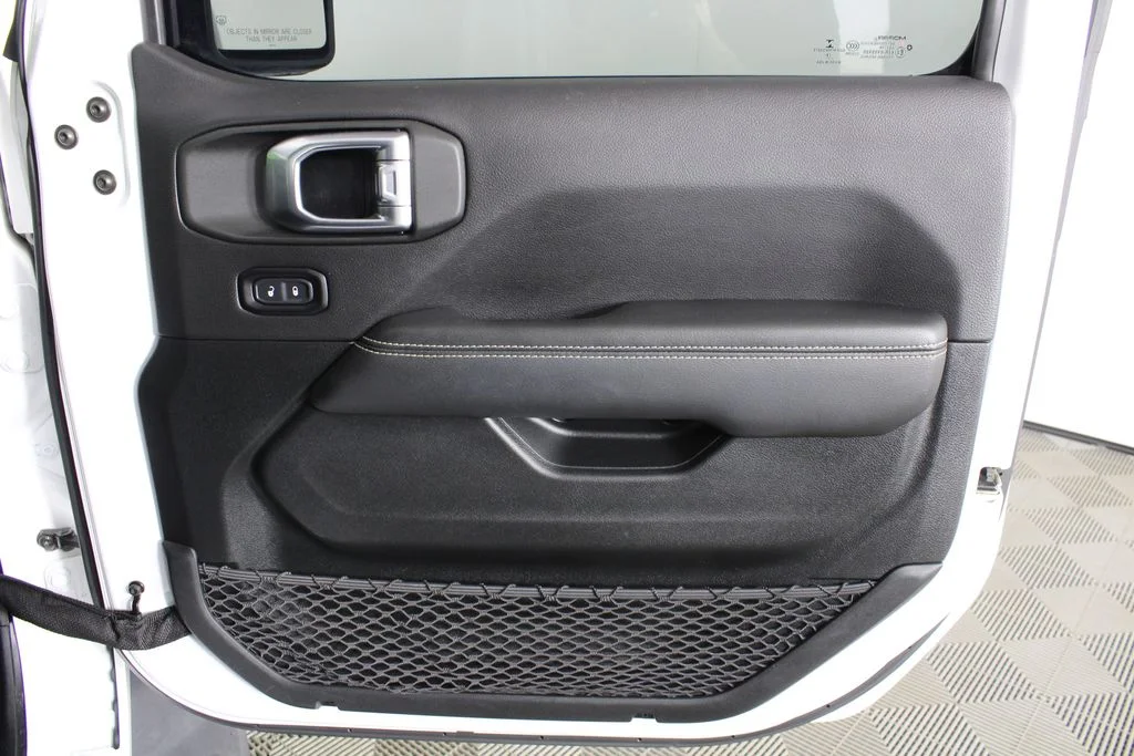 Used 2020 White Jeep Overland image 8