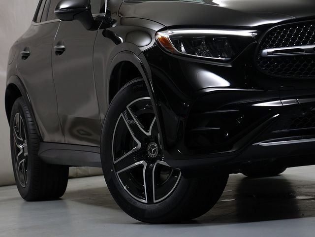 New 2026 Black Mercedes-Benz GLC 300 image 4