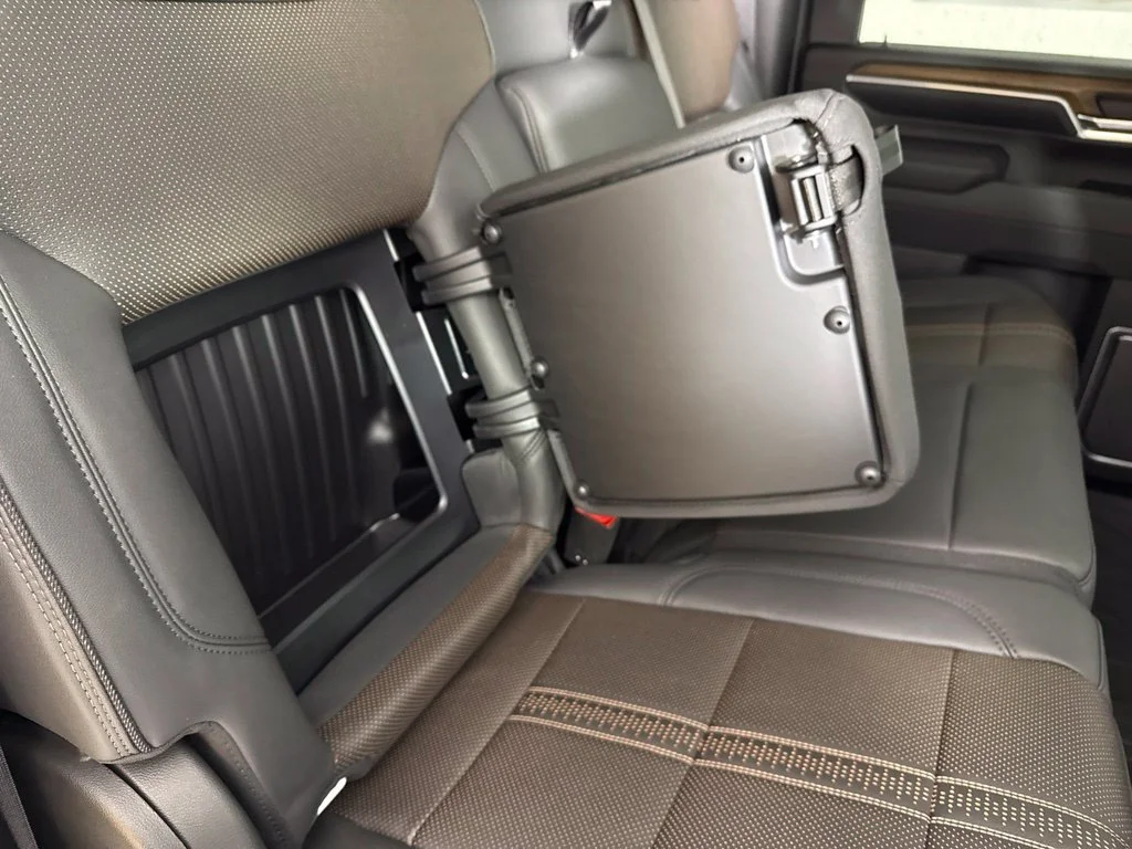 New 2026 Summit White Chevrolet High Country image 29