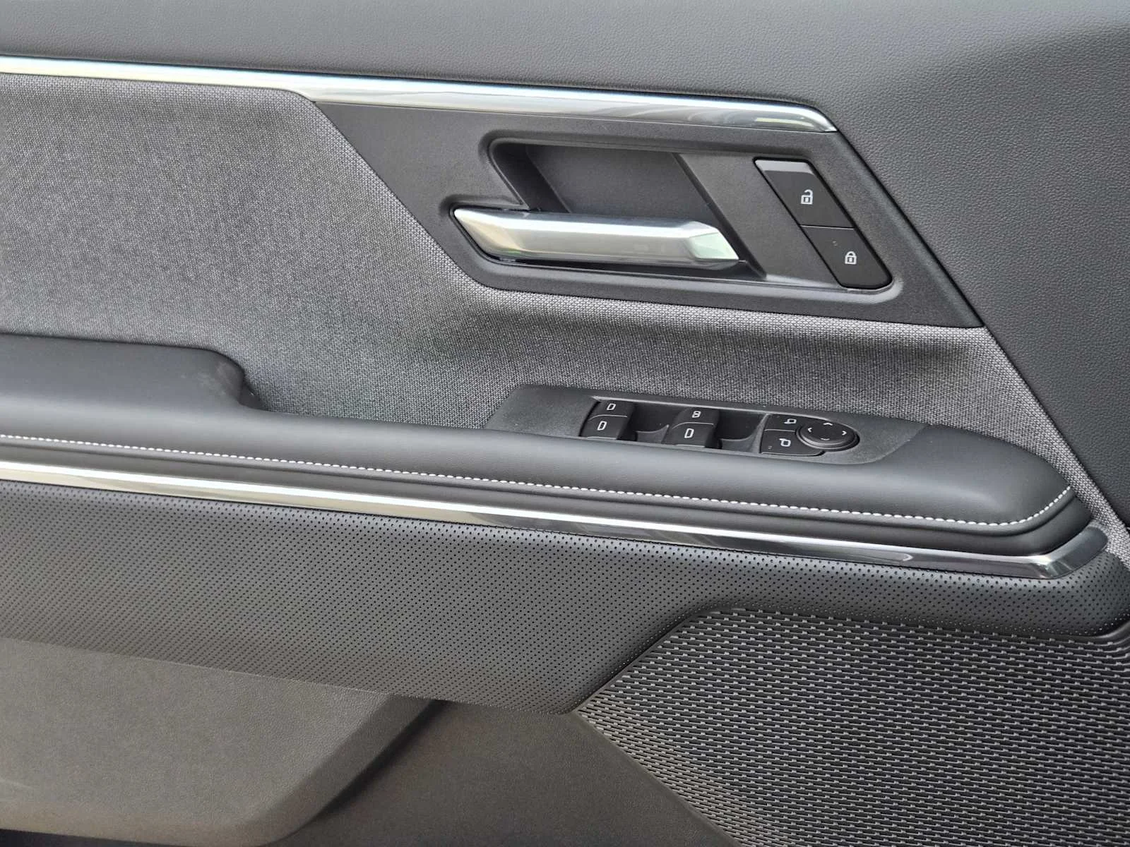 2026 GMC Sierra EV Elevation - Photo 15