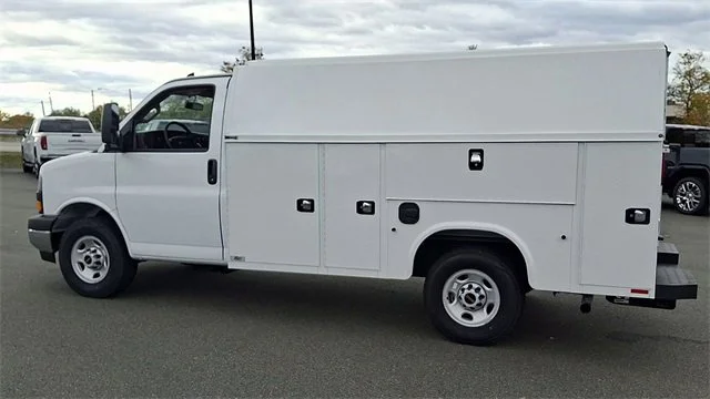 New 2025 Summit White GMC 1WT image 7