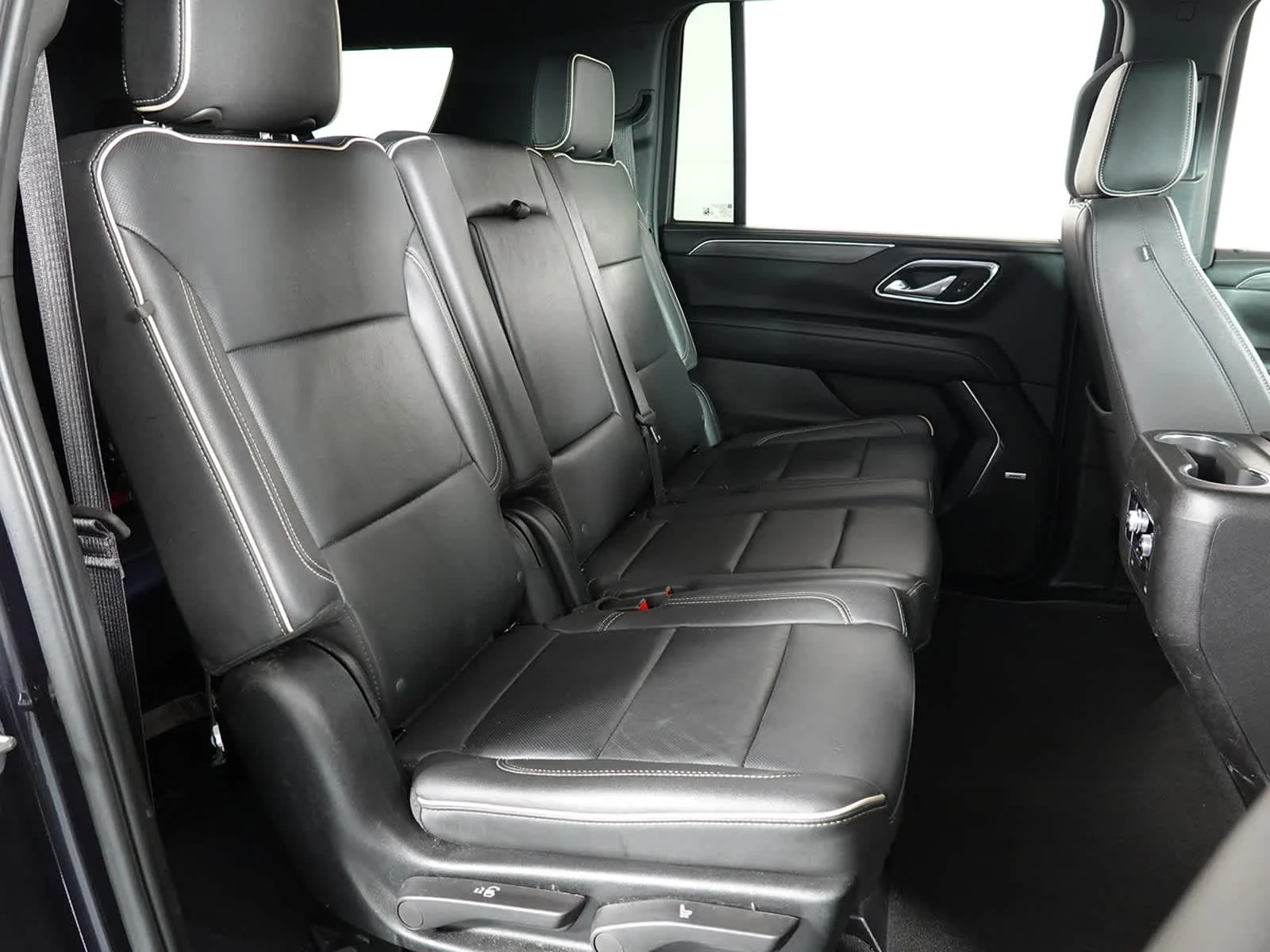 Used 2024 Titanium Rush Metallic GMC SLT image 17