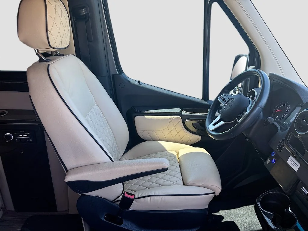 Used 2022  Mercedes-Benz Cargo 144 WB image 55