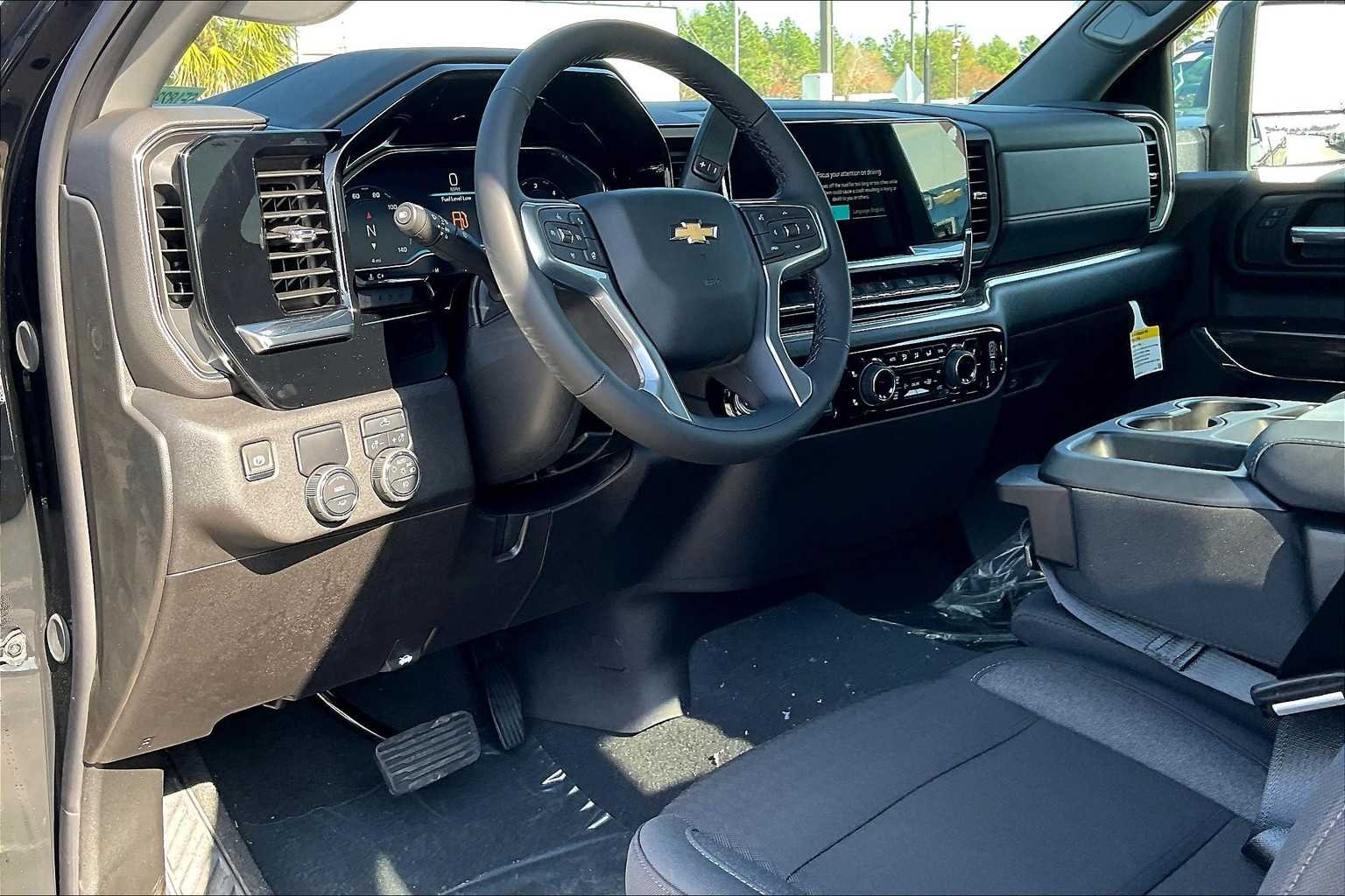 Used 2025 Black Chevrolet LT image 9