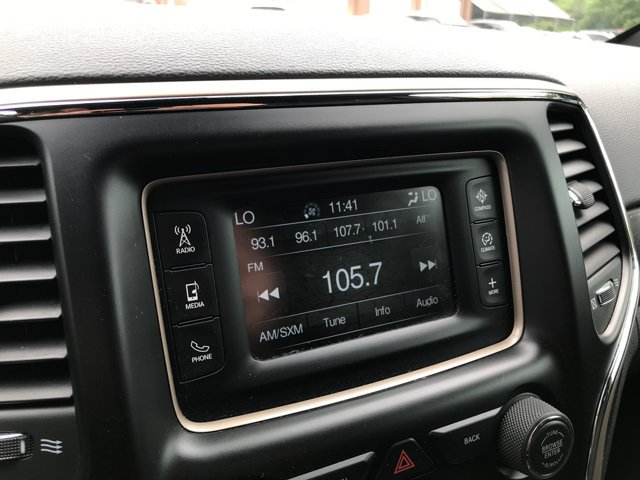 Used 2017 True Blue Pearlcoat Jeep Laredo image 18