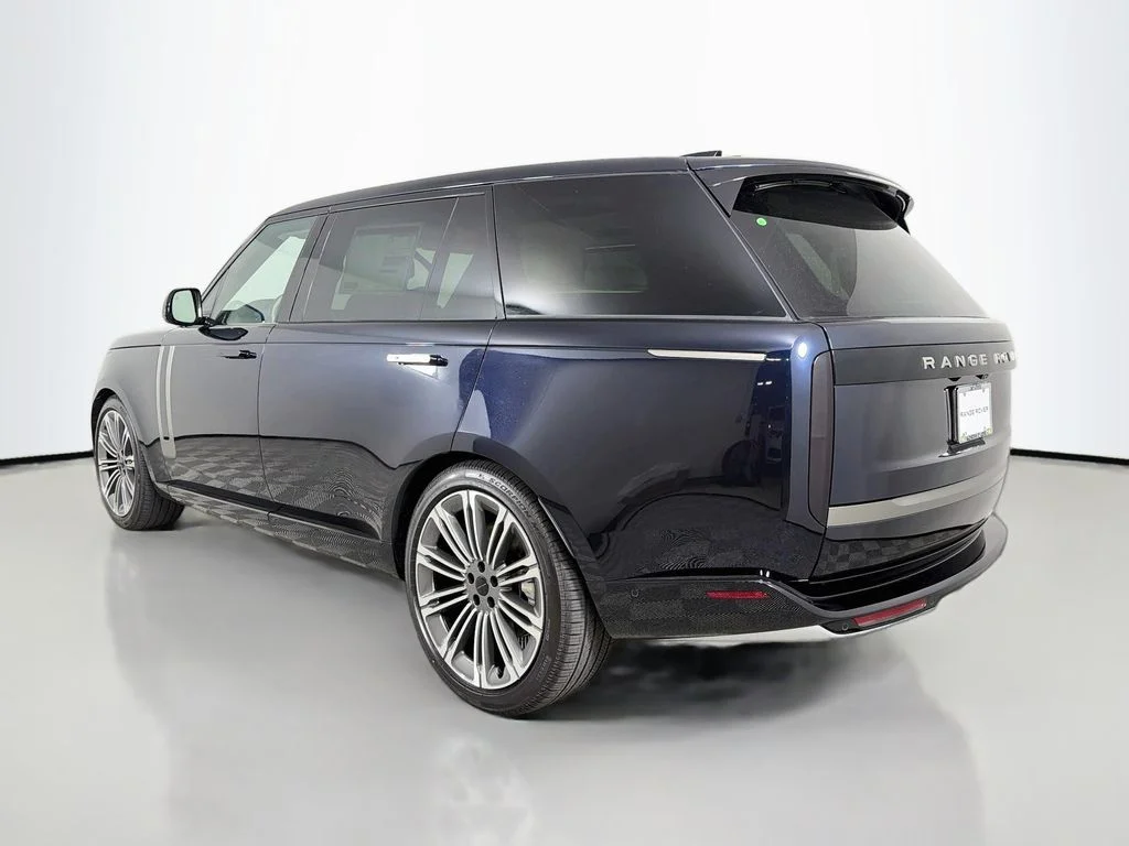 New 2026 Constellation Blue Ultra Metallic Gloss Land Rover SE LWB 7-Seats / V8 image 7