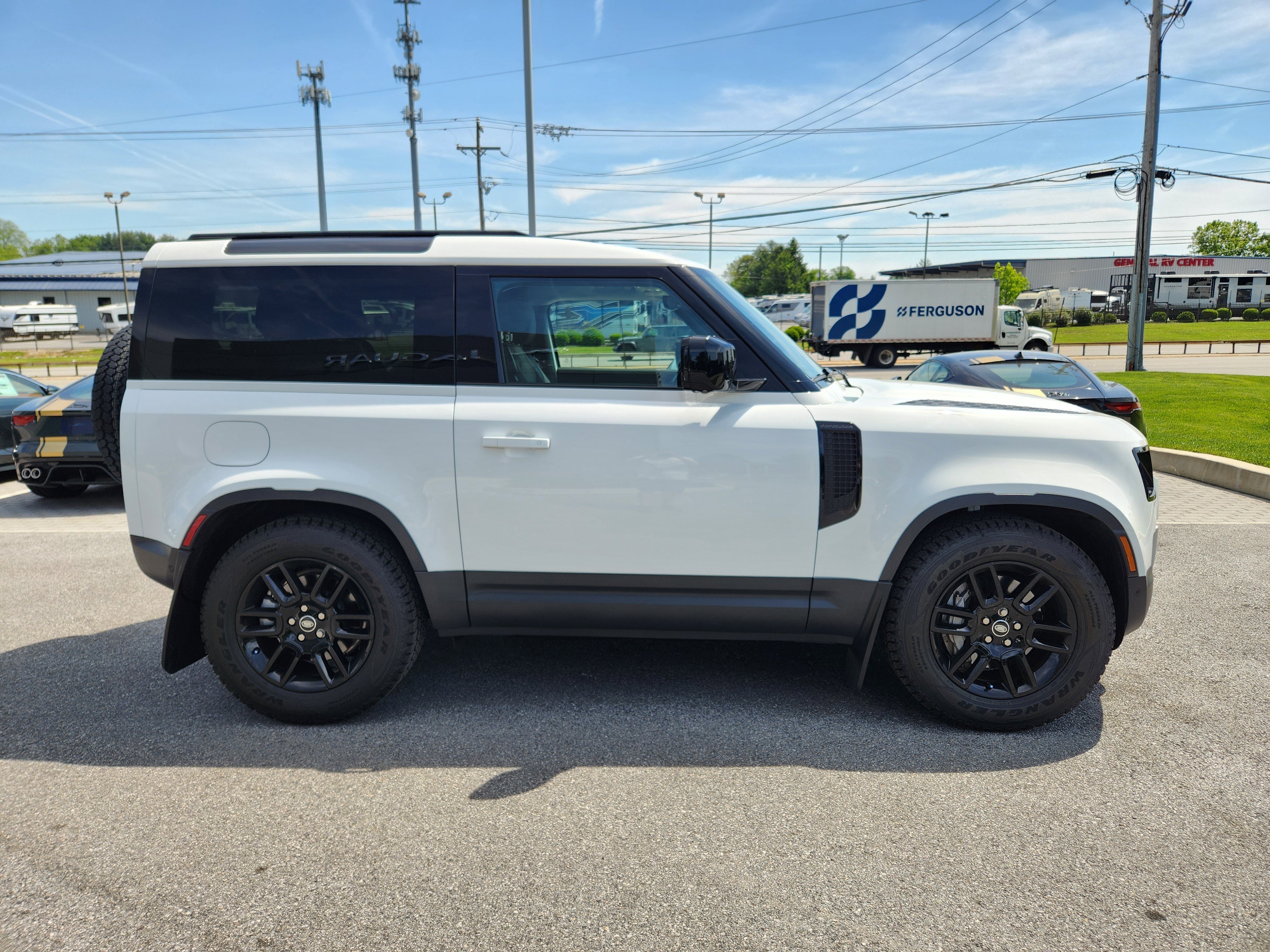 Certified Used 2025 Fuji White Land Rover S image 6