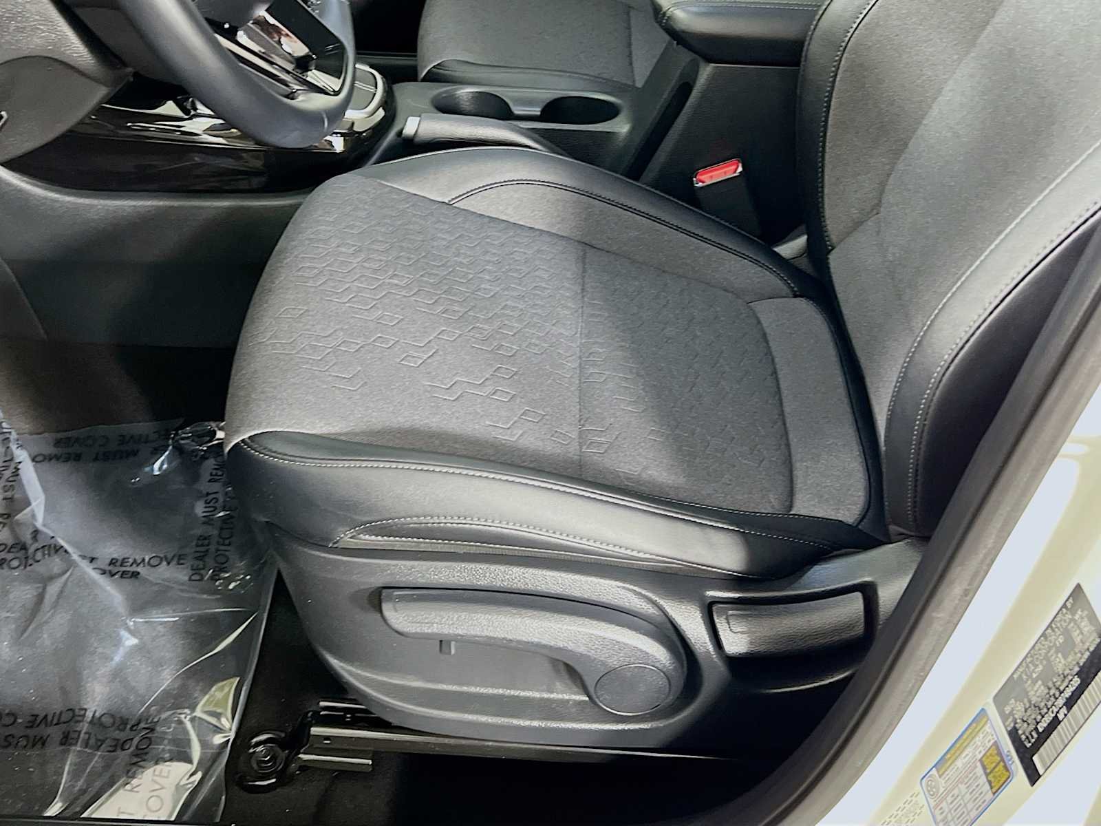 Used 2024 Clear White/Black Roof Kia X-Line image 20