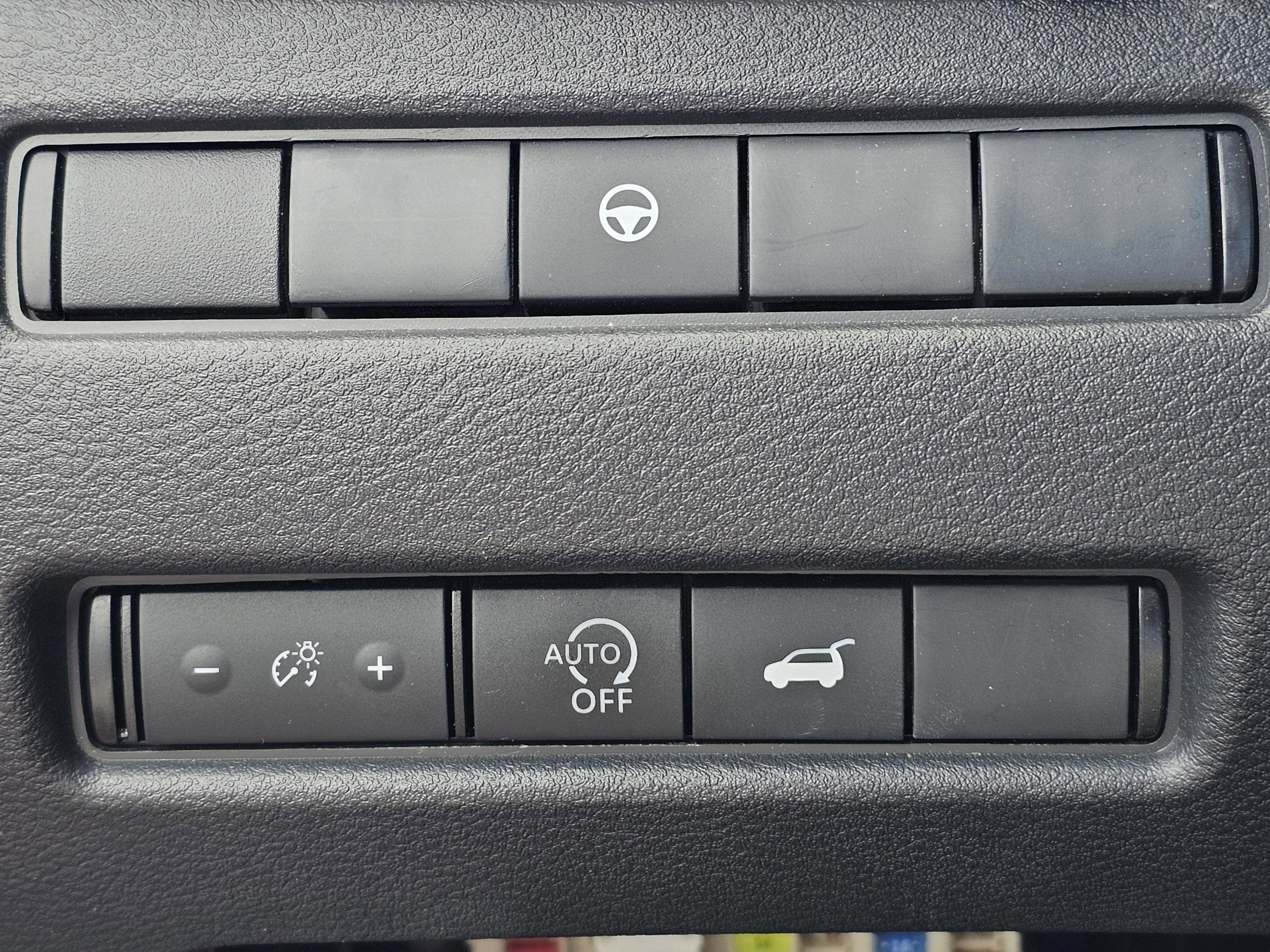 Used 2025 Deep Ocean Blue Pearl Nissan SV image 18