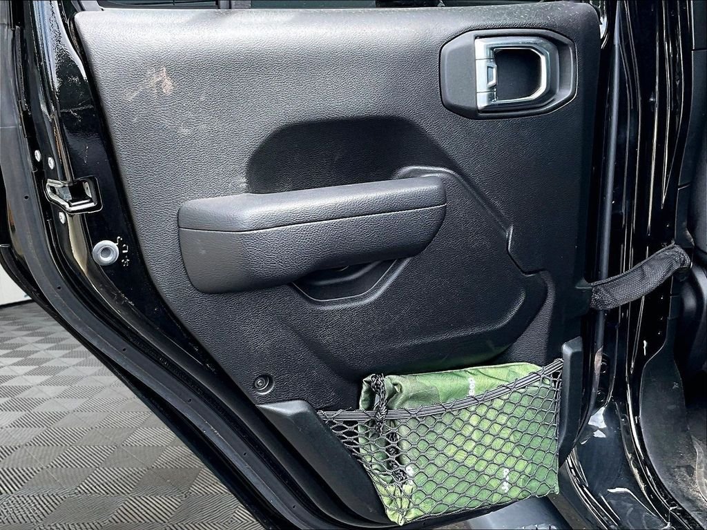 Used 2022 Black Jeep Mojave image 23