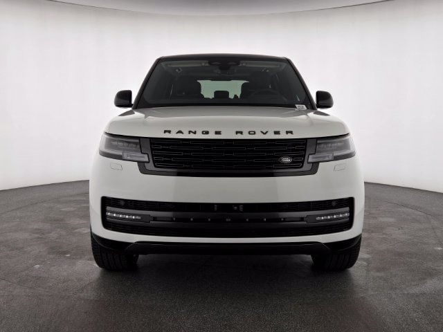 Used 2025 White Land Rover SE image 8