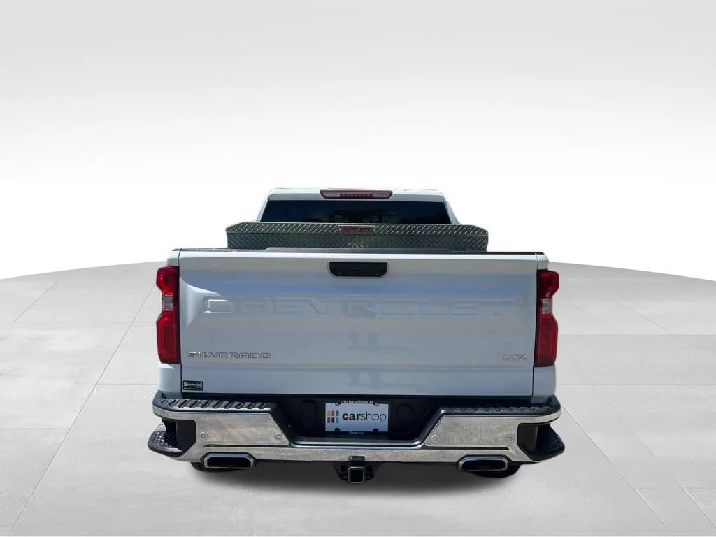 Used 2024 Summit White Chevrolet LTZ image 4