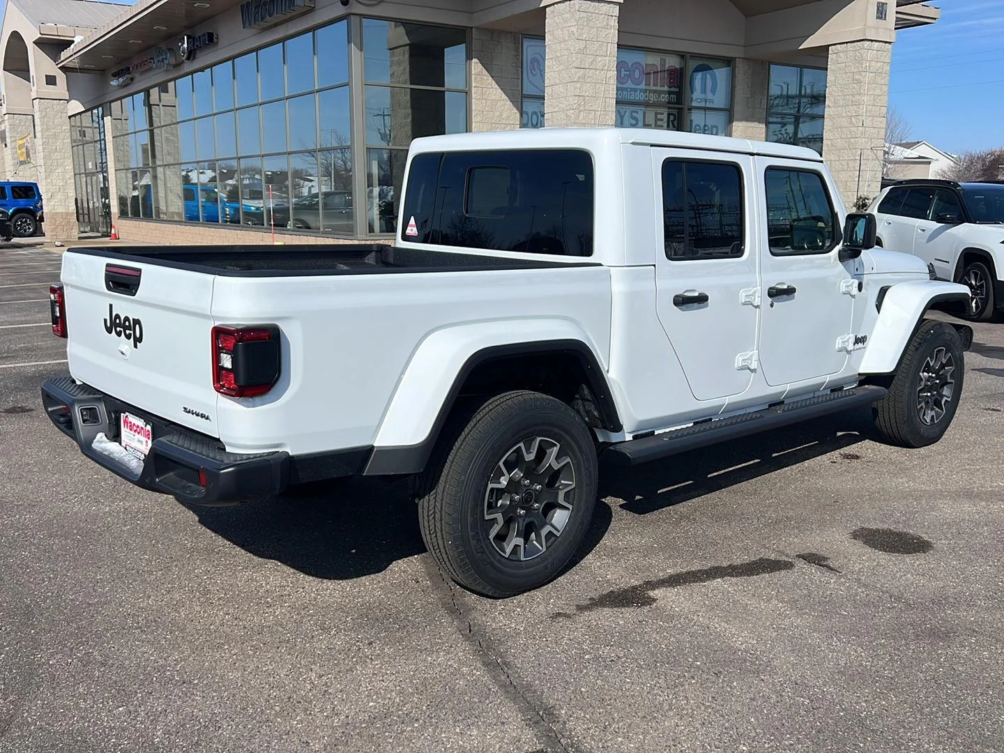 New 2026 Bright White Clear-Coat Exterior Paint Jeep Sahara image 7