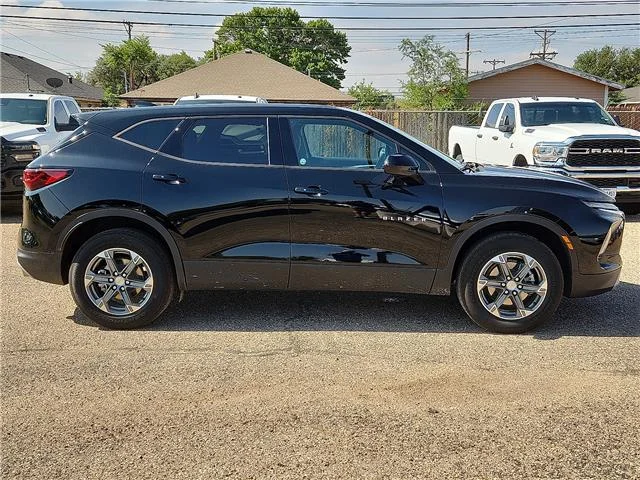 Used 2025 Black Chevrolet LT w/2LT Front-Wheel Drive image 5