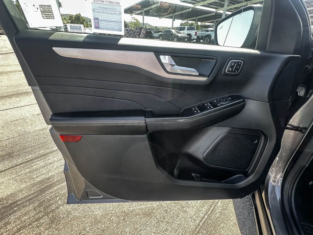 Used 2022 Gray Ford SEL image 19