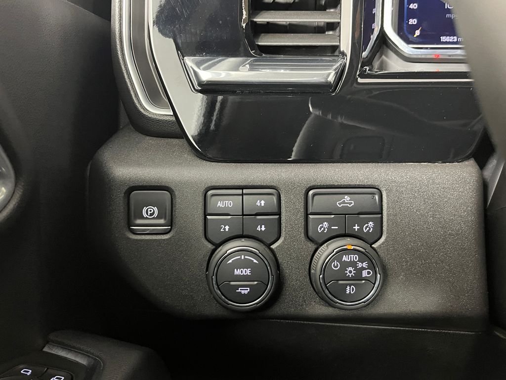 Used 2025 Summit White Chevrolet LT image 23