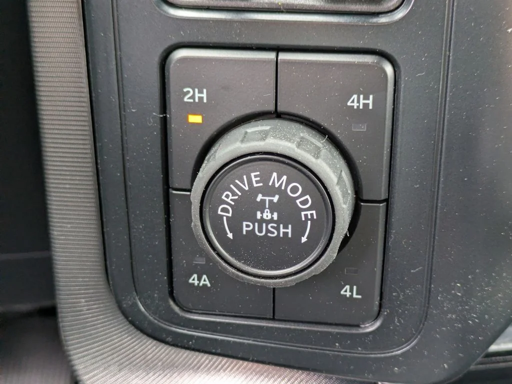 New 2026 Star White Metallic Tri-Coat Ford Platinum image 26