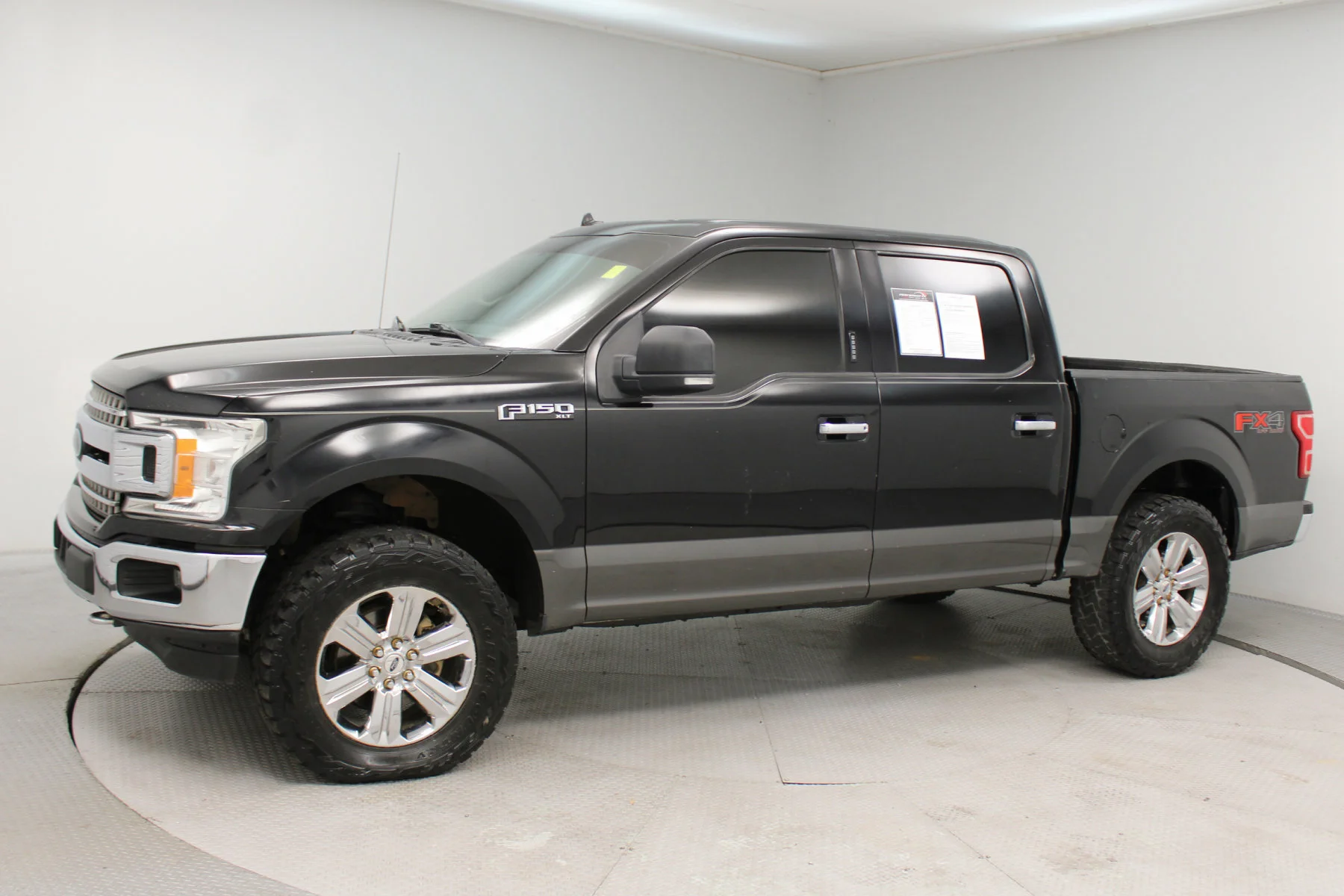 Used 2018 SHADOW BLACK Ford XLT 4X4  SUPER CREW BOX 4X4 image 33