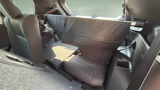 Used 2025  Mitsubishi ES image 32