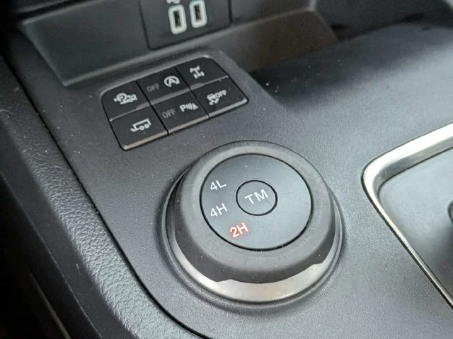 Used 2019 White Ford Lariat image 27