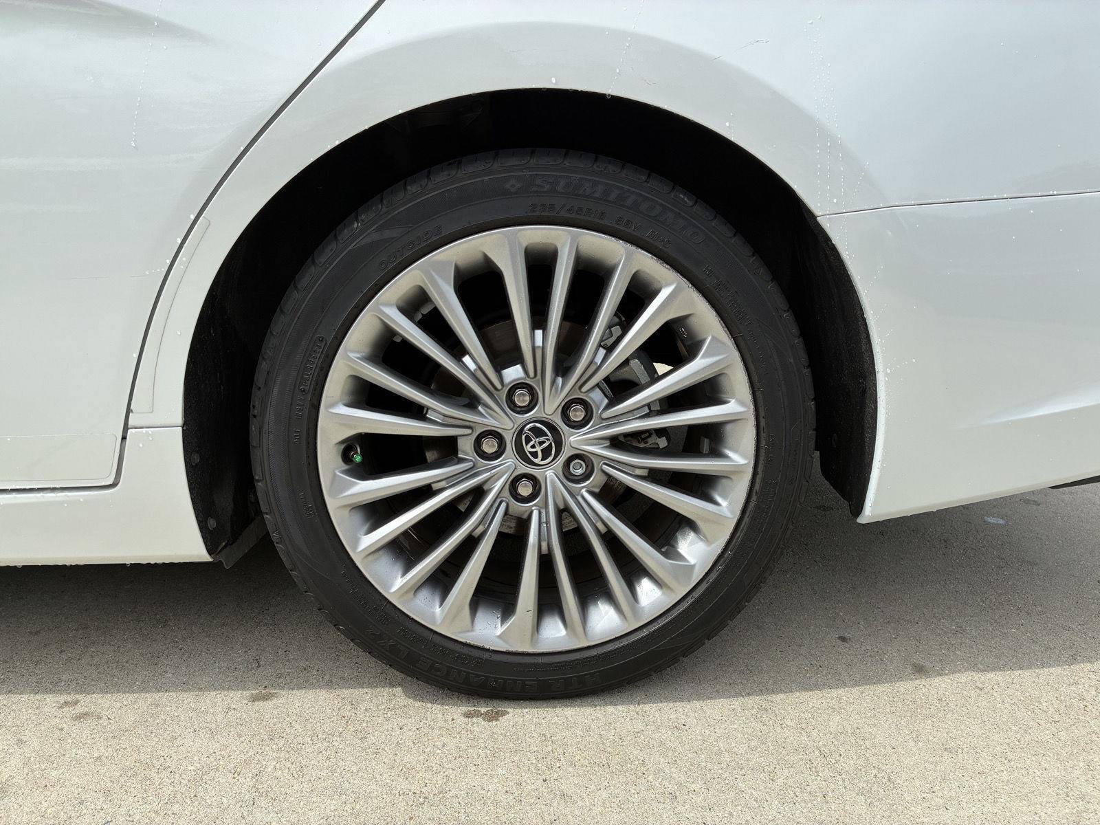 Used 2020 Wind Chill Pearl Toyota Hybrid Limited image 4