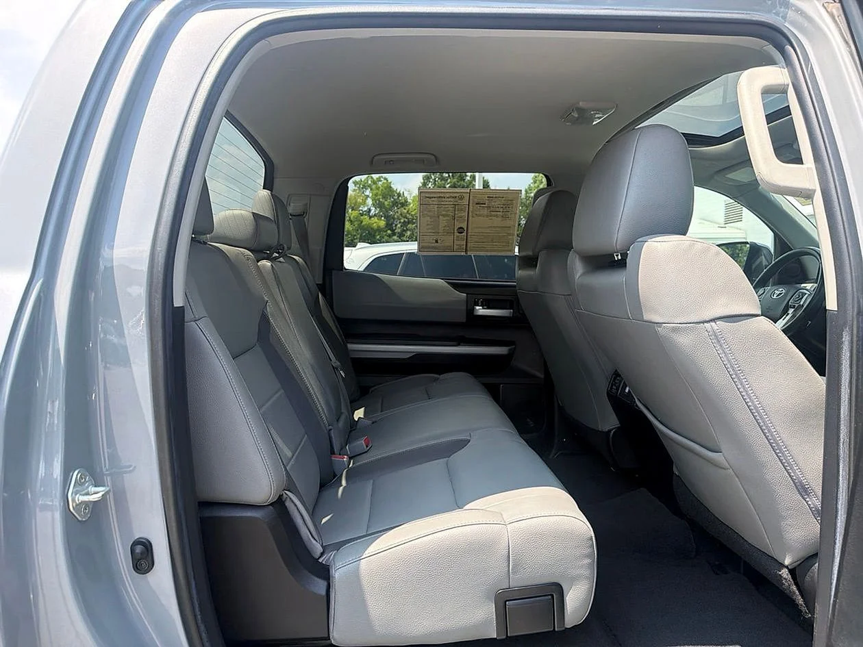 Used 2021  Toyota Limited image 27