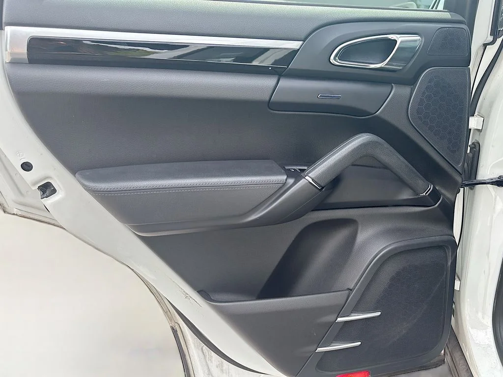 Used 2017 White Porsche Base image 15