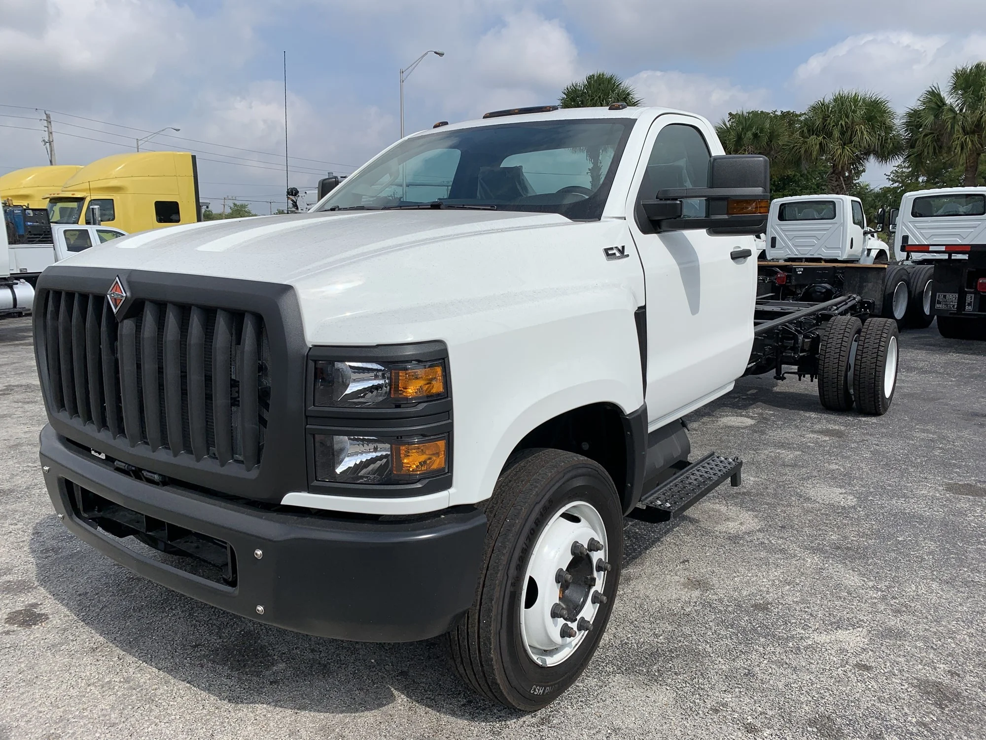 New 2024 White INTERNATIONAL Cab Chassis image 2
