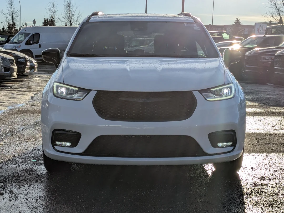 New 2026 White Chrysler Select - - FWD - Full Sunroof - S Appearance Package - 20 Foreshadow Wheels - Stow n Go & More! image 3