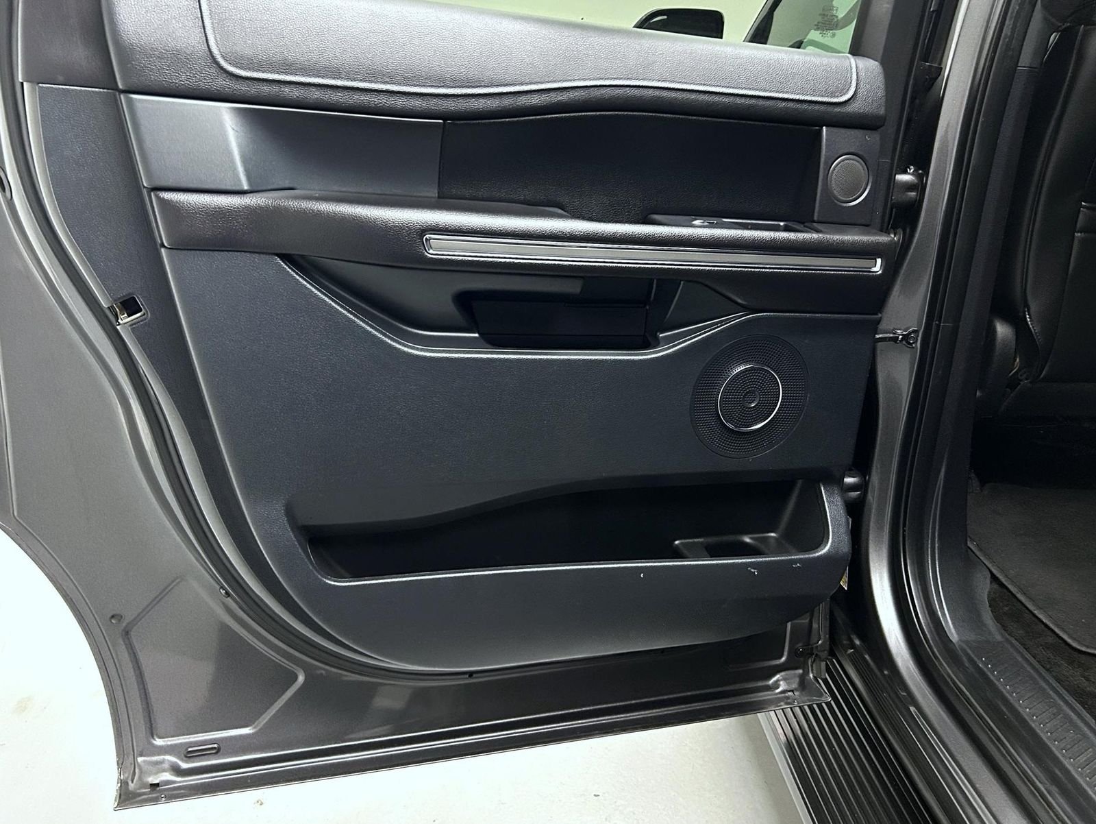 Used 2018 Gray Ford XLT image 21