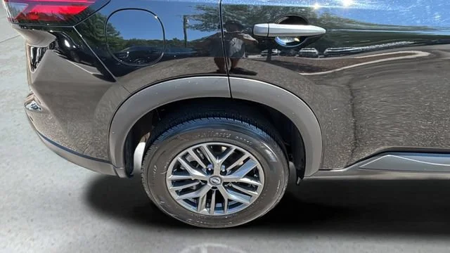 Used 2024  Nissan S image 34